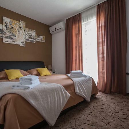 Luxury Apartment With Private Heated Pool Шибеник Екстер'єр фото